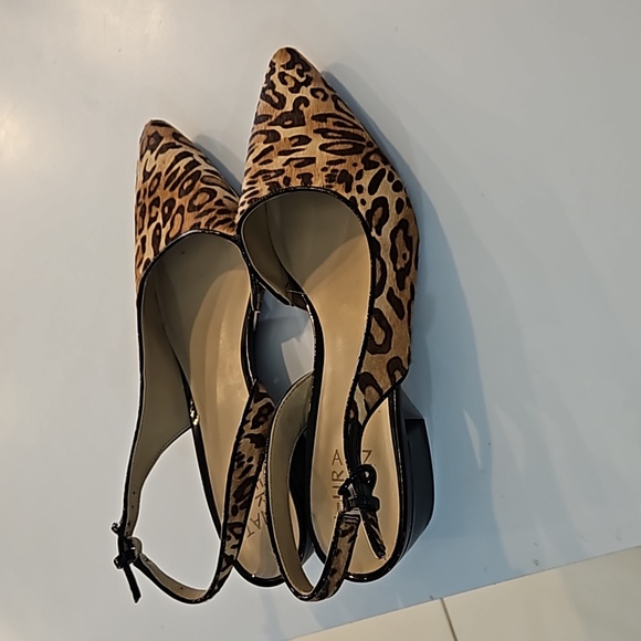 Naturalizer size 8.5M animal print, pointed-toe sandals. - Picture 6 of 8